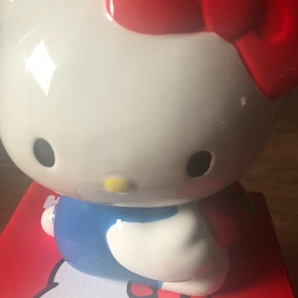 One Left! RARE HELLO KITTY-NWT large Ceramic Bank - Picture 10 of 10